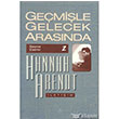 Gemile Gelecek Arasnda: Seme Eserler 2 letiim Yaynevi